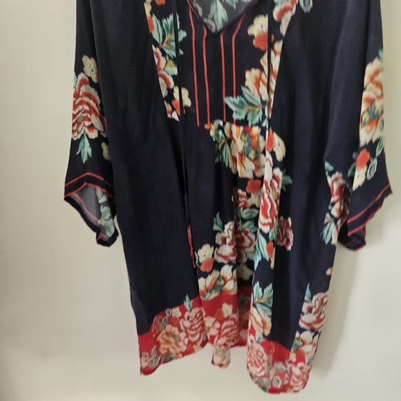 Johnny Was vneck floral tunic - Picture 2 of 11